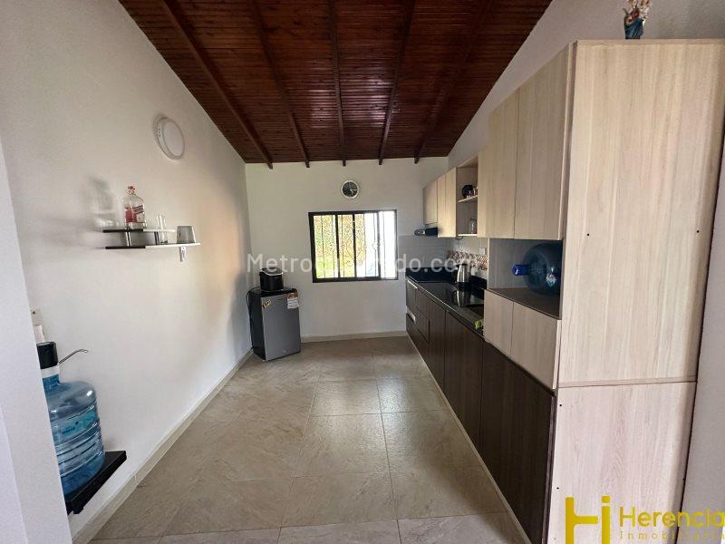 4BR Finca in Vereda Lomita 2 (4500 m²) - 3
