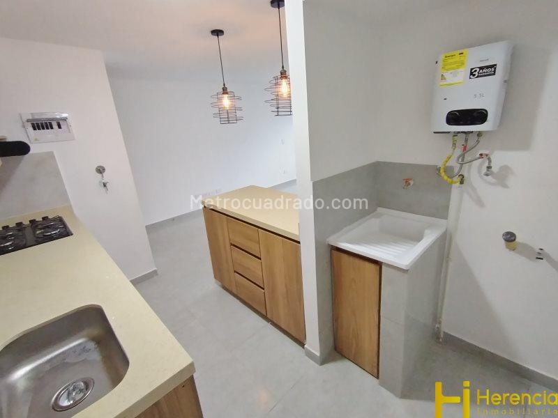 Apartamento en arriendo con 3 habitaciones en Machado - 2