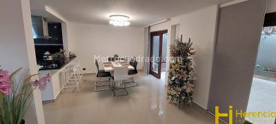 Casa de 4 alcobas en venta en Altos Del Poblado, Medellín, 400 m² · foto 3 de 18