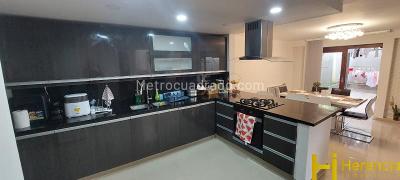 Casa de 4 alcobas en venta en Altos Del Poblado, Medellín, 400 m² · foto 6 de 18