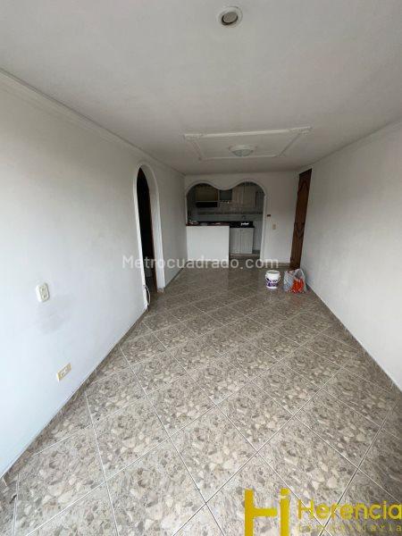 3BR Apartment with Balcony & Parking in Los Colores