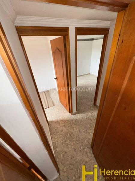 3BR Apartment with Balcony & Parking in Los Colores - 7