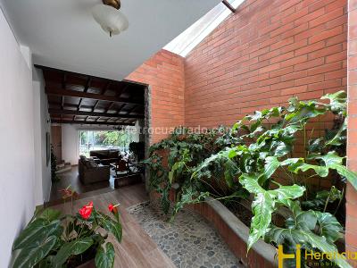 Casa de 5 alcobas en venta en El Chocho, Envigado, 1500 m² · foto 13 de 20