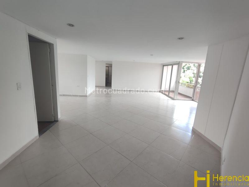 Spacious 3BR Apartment in Suramericana