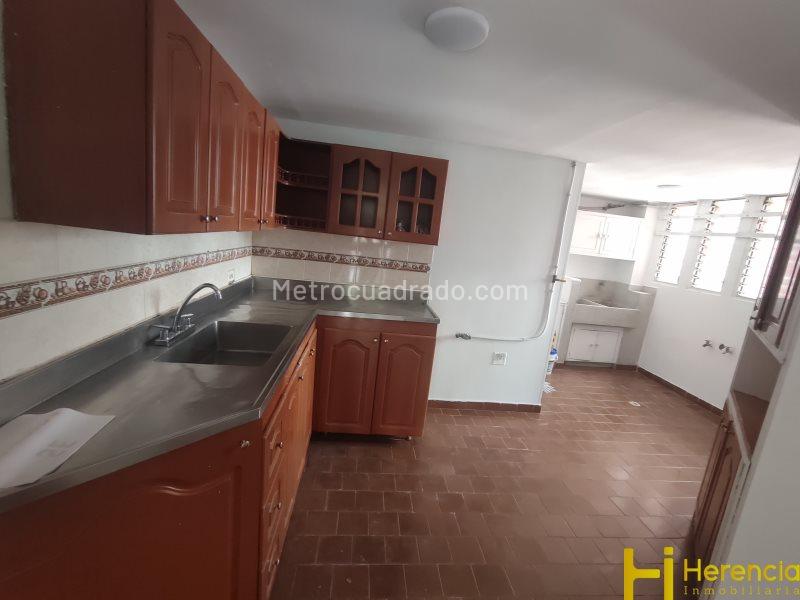 Spacious 3BR Apartment in Suramericana - 2
