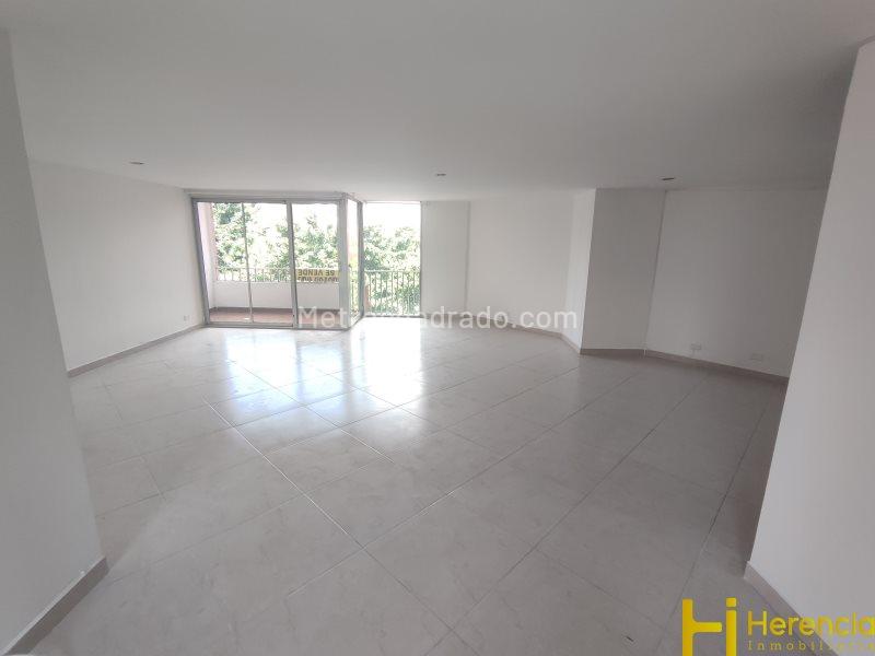 Spacious 3BR Apartment in Suramericana - 3