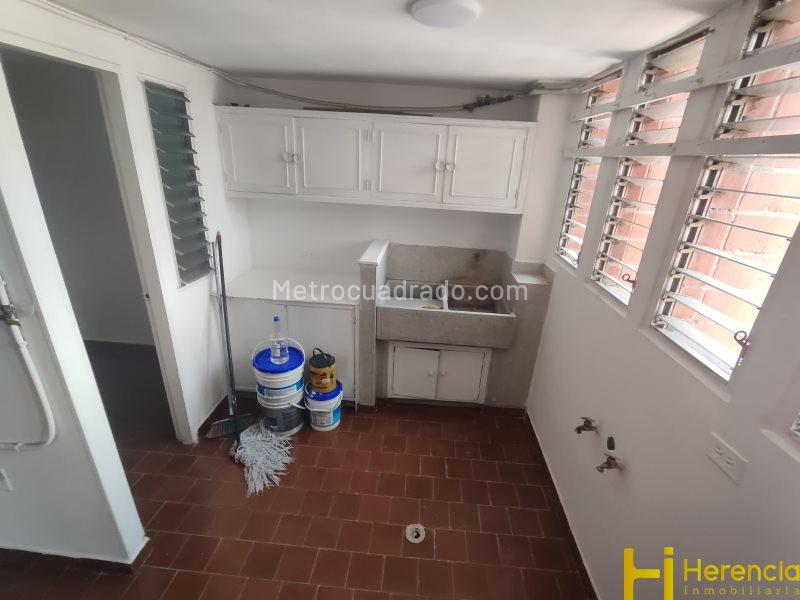 Spacious 3BR Apartment in Suramericana - 4