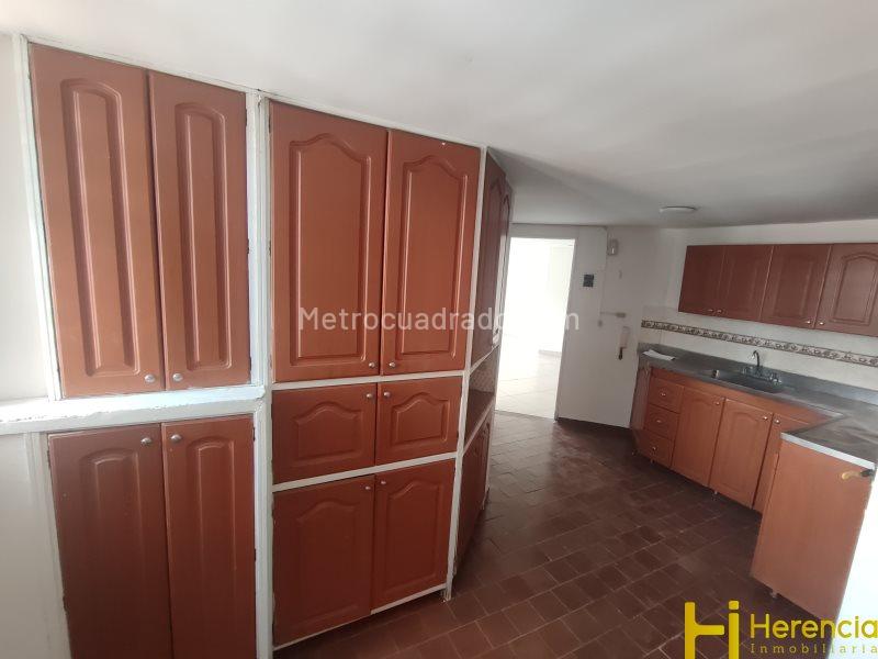 Spacious 3BR Apartment in Suramericana - 8