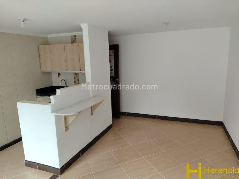 Apartamento de 3 Alcobas en Conjunto Cerrado con Piscina en Belén - 2