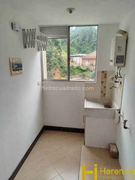 Apartamento de 3 Alcobas en Conjunto Cerrado con Piscina en Belén - 8