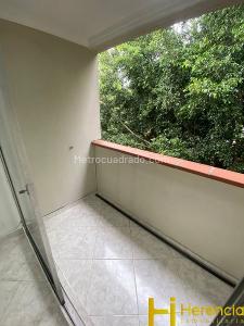 Apartamento de 3 alcobas en venta en Obrero, Bello, 72 m² · foto 2 de 13