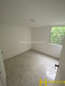 Apartamento de 3 alcobas en venta en Obrero, Bello, 72 m² · foto 7 de 13