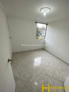 Apartamento de 3 alcobas en venta en Obrero, Bello, 72 m² · foto 11 de 13