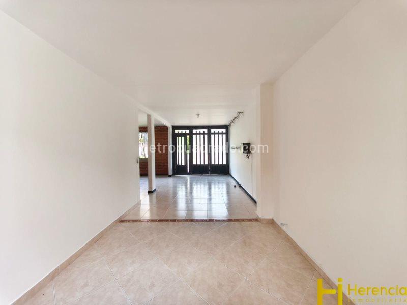 4BR House for Rent in Suramérica (Closed Unit) - 4
