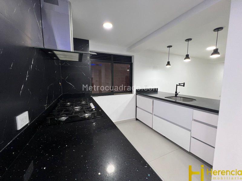 Casa moderna de 4 habitaciones con jacuzzi, jardín y parqueadero en Suramérica - 2