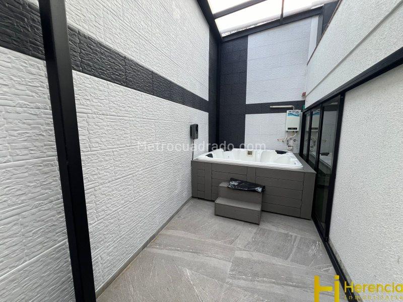 Casa moderna de 4 habitaciones con jacuzzi, jardín y parqueadero en Suramérica - 7