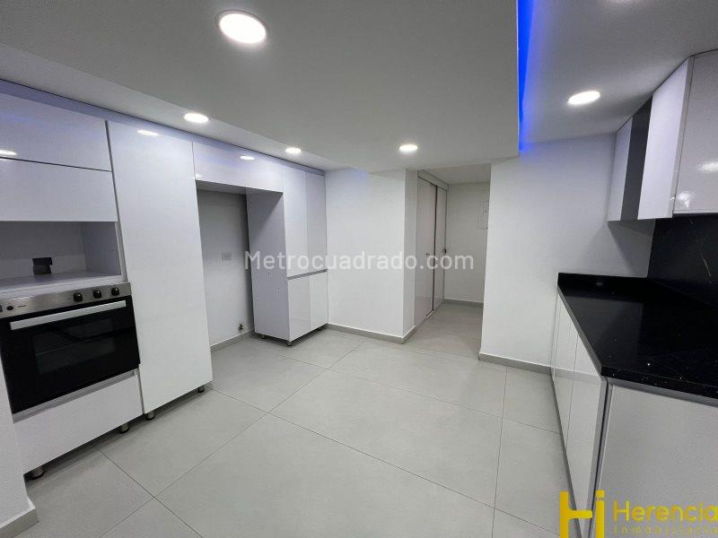 Casa moderna de 4 habitaciones con jacuzzi, jardín y parqueadero en Suramérica - 8