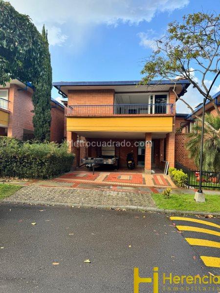 Casa moderna de 4 habitaciones con jacuzzi, jardín y parqueadero en Suramérica - 9