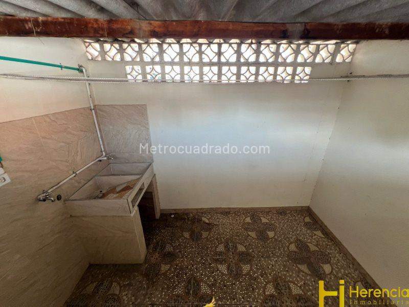 Spacious 3BR Apartment with Jacuzzi in Estadio - 4