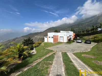 Casa de 4 alcobas en venta en Norteamerica, Bello · foto 15 de 20