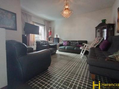 Casa de 4 alcobas en venta en Buenos Aires, Medellín, 300 m² · foto 3 de 20