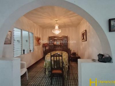 Casa de 4 alcobas en venta en Buenos Aires, Medellín, 300 m² · foto 6 de 20