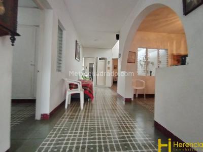 Casa de 4 alcobas en venta en Buenos Aires, Medellín, 300 m² · foto 14 de 20