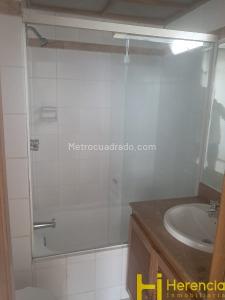 Apartamento de 2 alcobas en arriendo en El Poblado, Medellín, 85 m² · foto 7 de 12
