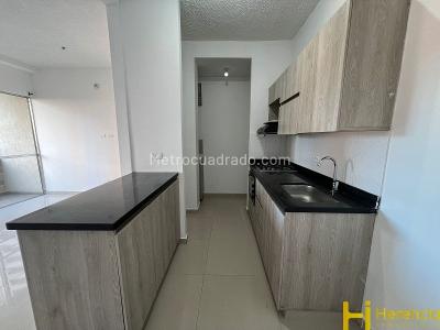 Apartamento de 3 alcobas en venta en Central, Bello, 76 m² · foto 2 de 20