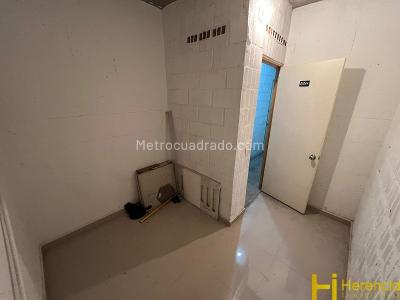 Apartamento de 3 alcobas en venta en Central, Bello, 76 m² · foto 11 de 20