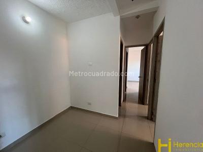 Apartamento de 3 alcobas en venta en Central, Bello, 76 m² · foto 12 de 20