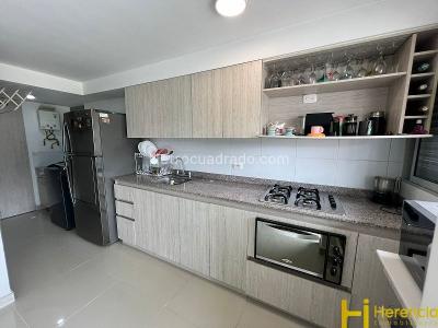 Apartamento de 3 alcobas en venta en La Navarra, Bello, 78 m² · foto 2 de 20
