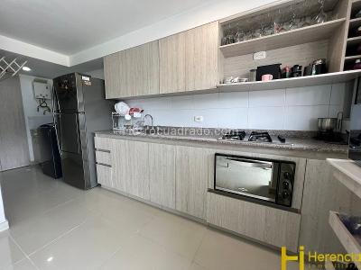 Apartamento de 3 alcobas en venta en La Navarra, Bello, 78 m² · foto 3 de 20