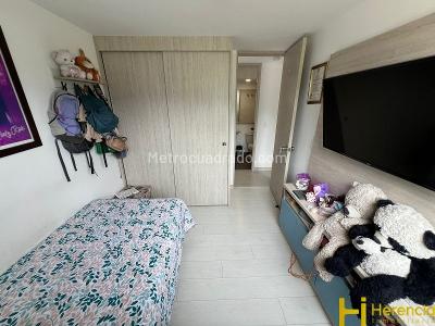 Apartamento de 3 alcobas en venta en La Navarra, Bello, 78 m² · foto 17 de 20