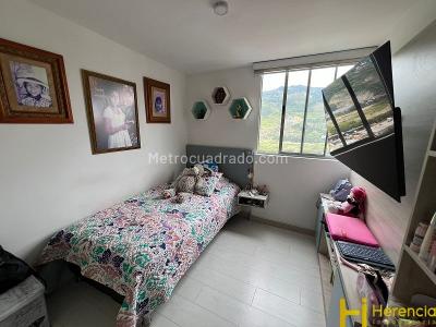 Apartamento de 3 alcobas en venta en La Navarra, Bello, 78 m² · foto 18 de 20