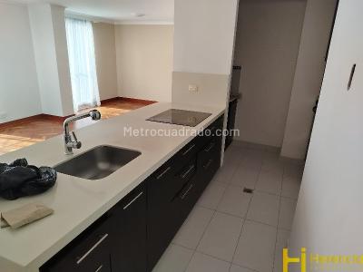 Apartamento de 2 alcobas en arriendo en El Poblado, Medellín, 96 m² · foto 6 de 20