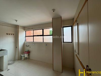 Apartamento en arriendo en Laureles, Medellín · foto 19 de 20
