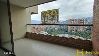 Apartamento de 3 alcobas en arriendo en Los Balsos Nro 2, Medellín, 140 m² · foto 3 de 20