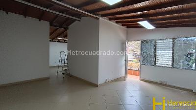 Casa de 3 alcobas en venta en Suramericana, Medellín, 200 m² · foto 2 de 20