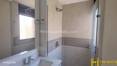 Apartamento de 3 alcobas en arriendo en El Poblado, Medellín, 105 m² · foto 15 de 20