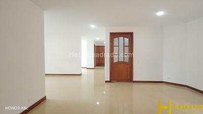 Apartamento de 3 alcobas en arriendo en Laureles, Medellín, 120 m² · foto 3 de 20