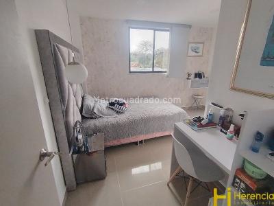 Apartamento de 4 alcobas en arriendo en Santa Elena, Medellín, 745 m² · foto 20 de 20