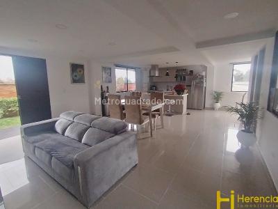 Apartamento de 4 alcobas en arriendo en Santa Elena, Medellín, 745 m² · foto 9 de 20