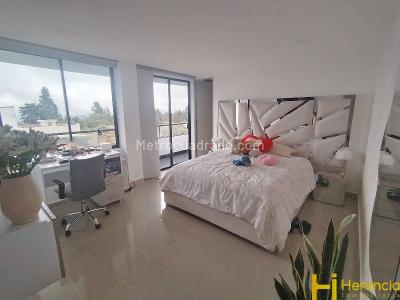 Apartamento de 4 alcobas en arriendo en Santa Elena, Medellín, 745 m² · foto 15 de 20