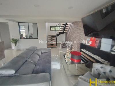 Apartamento de 4 alcobas en arriendo en Santa Elena, Medellín, 745 m² · foto 16 de 20