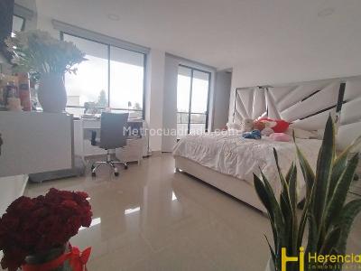 Apartamento de 4 alcobas en arriendo en Santa Elena, Medellín, 745 m² · foto 19 de 20