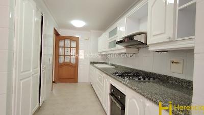 Apartamento de 3 alcobas en arriendo en Laureles, Medellín, 150 m² · foto 9 de 20