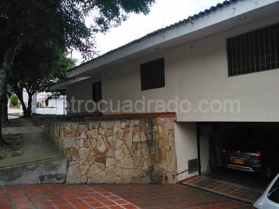 Casa de 5 alcobas en venta en Cristales, Cali, 370 m² · foto 2 de 12