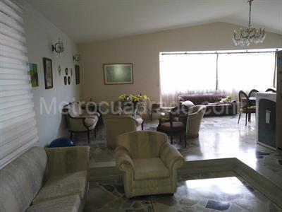 Casa de 5 alcobas en venta en Cristales, Cali, 370 m² · foto 3 de 12