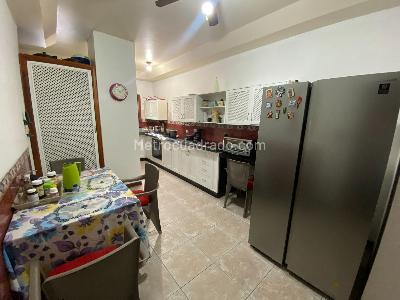 Apartamento de 3 alcobas en venta en Granada, Cali, 220 m² · foto 8 de 17